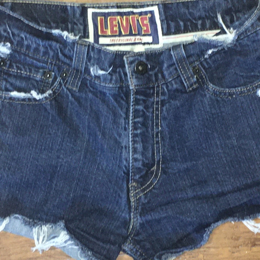 LEVI’S dark blue DENIM distress shorts@2 - Picture 7 of 8